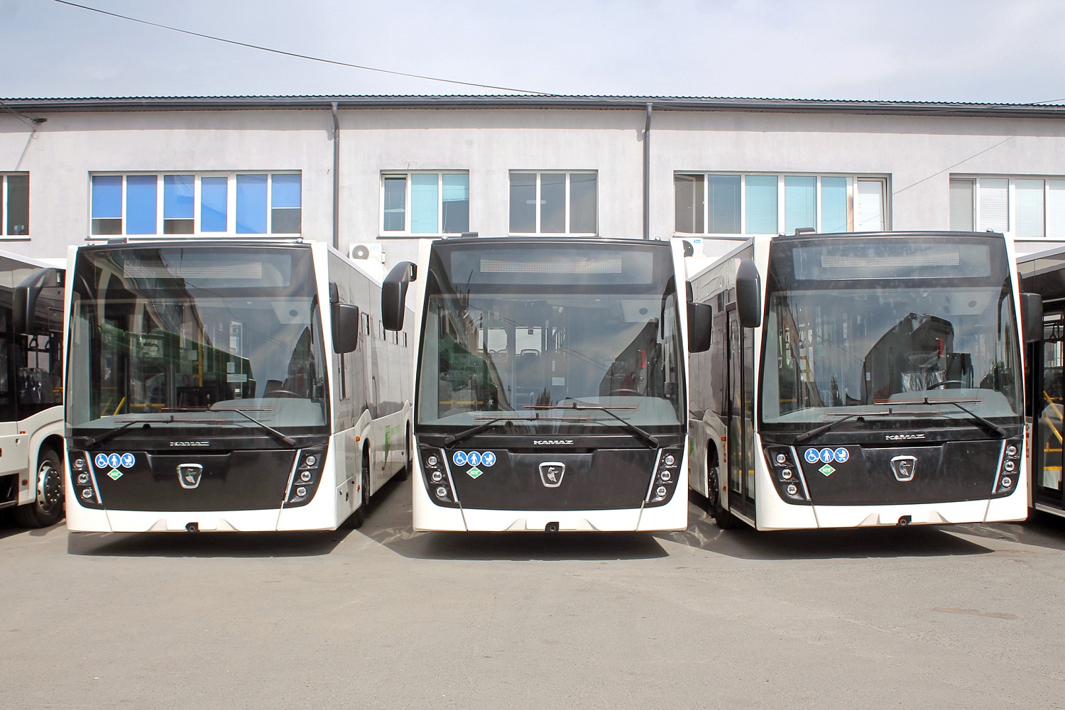 "Тюменнефтеспецтранс" поставил 15 автобусов НЕФАЗ-5299-0000030-57 в "Тобольское ПАТП"